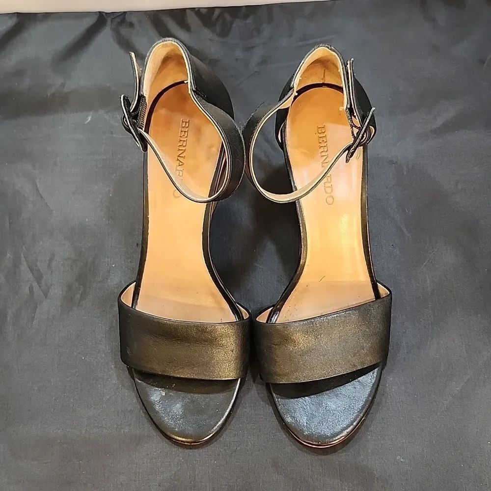 BE1RNARDO LEATHER OPEN-TOE LOW BLOCK-HEEL SANDAL G1 - Picture 3 of 16